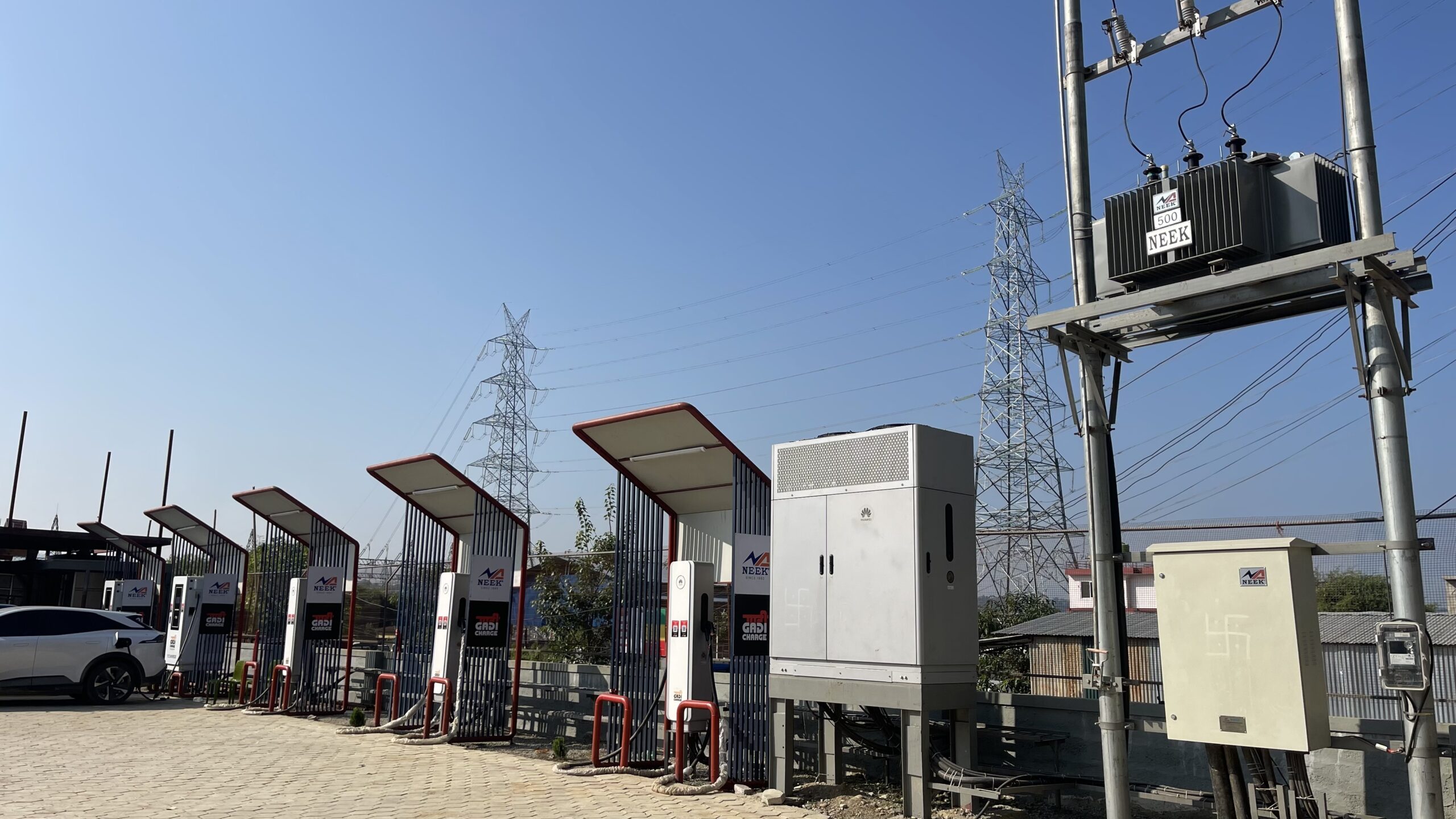 Huawei Liquid-Cooled Hub EV Charging stations